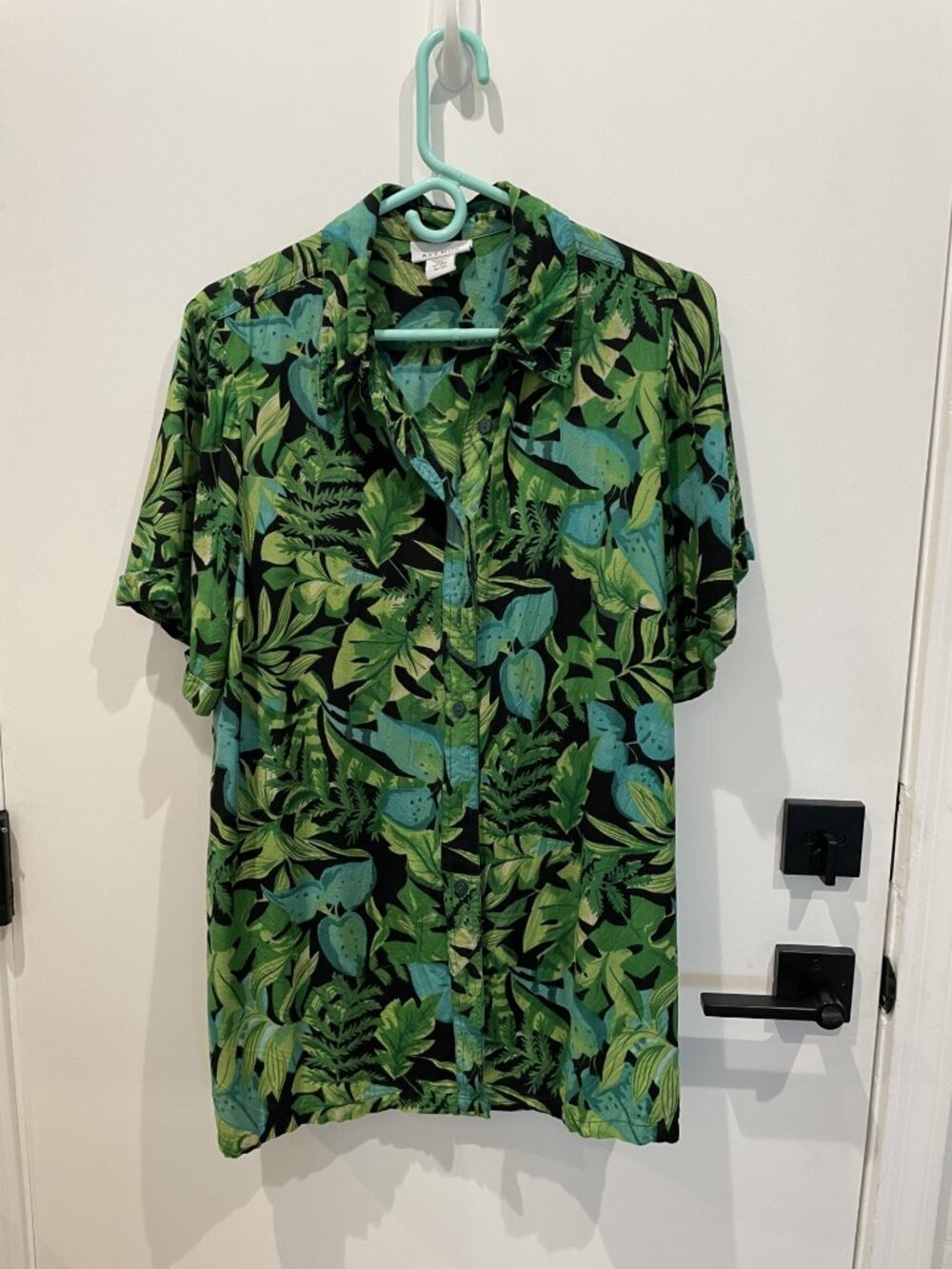 Avenue Aloha Floral Button Front Shirt or Blouse - Size 1X - 18/20